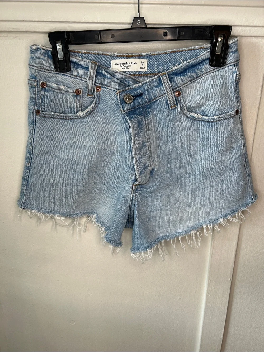 Abercrombie & Fitch The Dad Short High Rise Asymmetrical Button Fly 2/26 Raw Hem